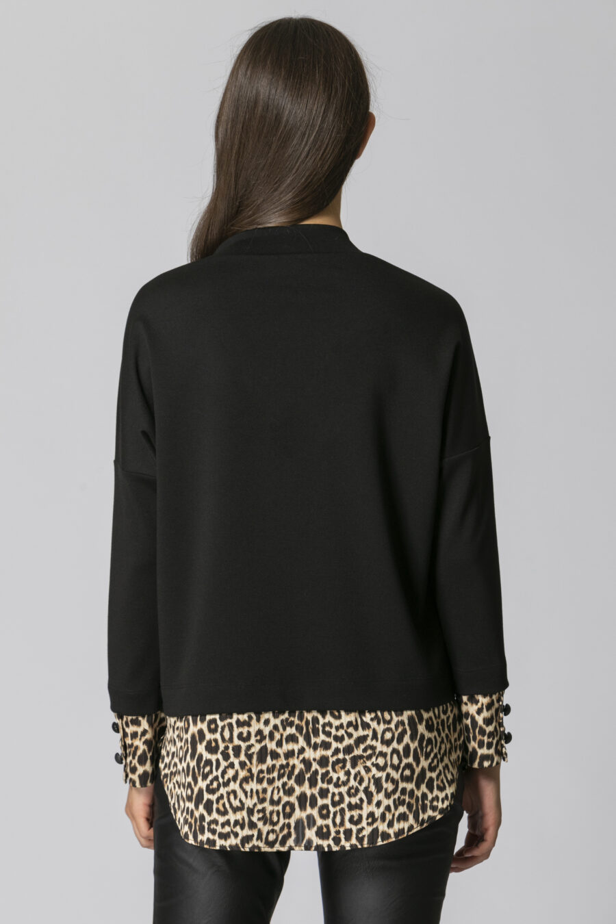 ΜΠΛΟΥΖΑ ΜΕ ΛΕΠΤΟΜΕΡΕΙΑ ANIMAL PRINT - Image 4