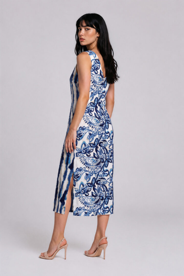 MAXI ΦΟΡΕΜΑ ΜΕ ΜΠΛΕ FLORAL PRINT ΚΑΙ V ΝΤΕΚΟΛΤΕ - Image 3